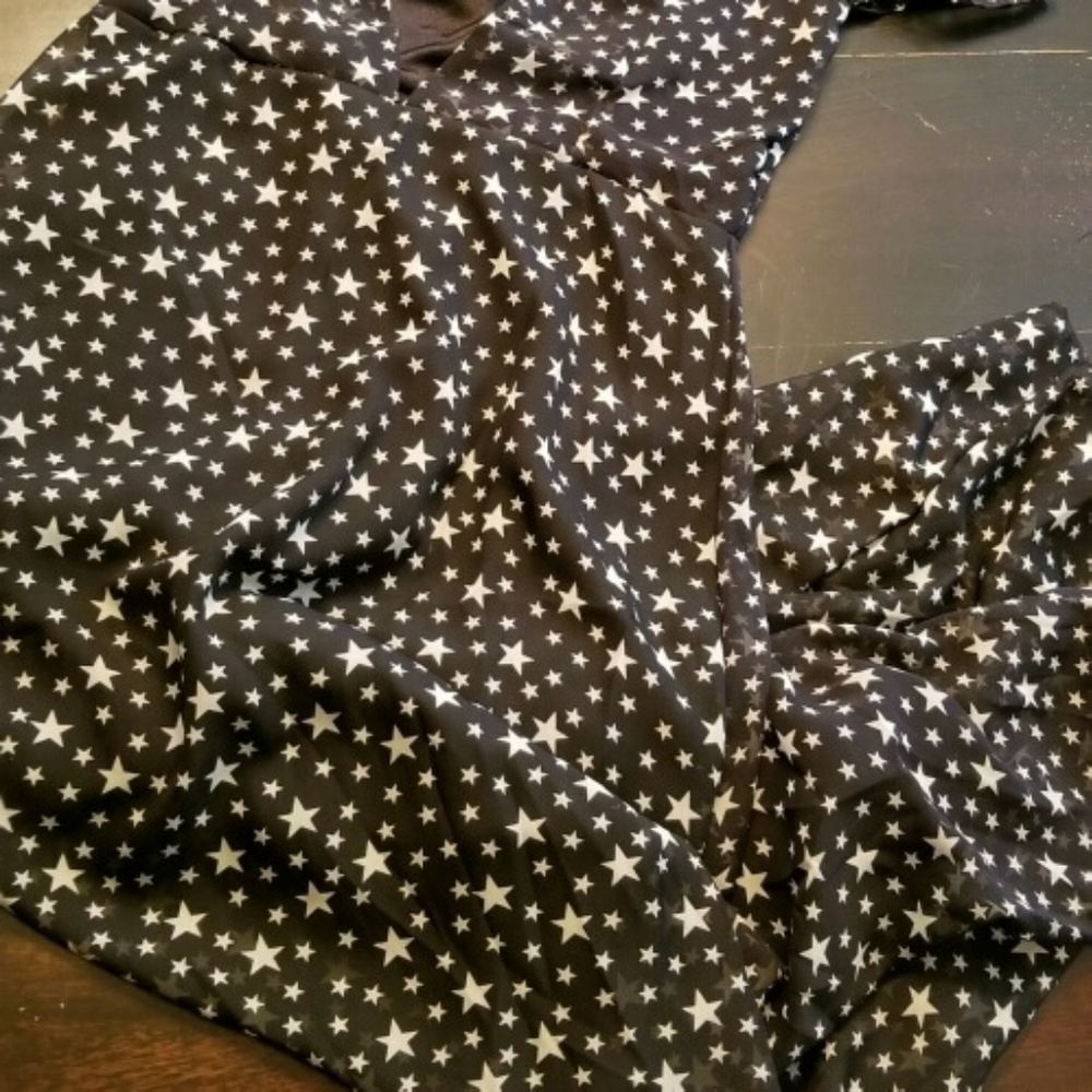 Black Maxi Dress Stars low plunge - Picture 4 of 6
